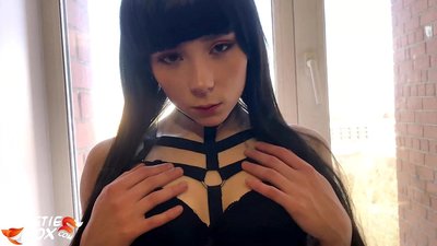 Morena caliente chupa profundamente y sensiblemente follada por dinero